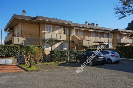 Foto Appartamento a Massa Marina di Massa Centro di 70 m² con 3 locali