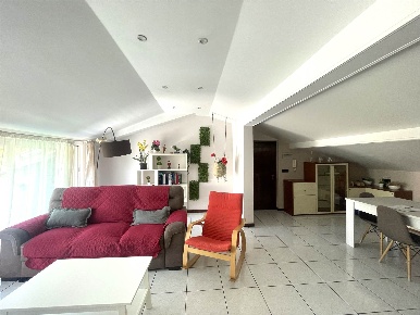 Foto Appartamento a Aci Castello Centro di 75 m² con 3 locali in vendita