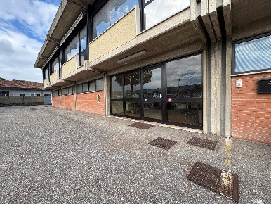 Foto Capannone industriale a Calenzano Centro di 3300 m² con 20 locali