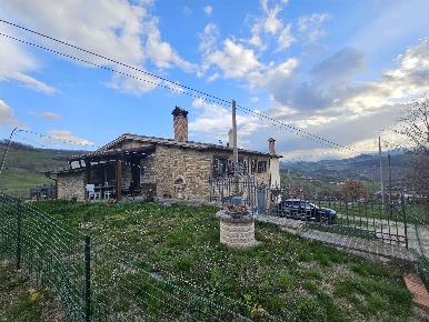 Foto Rustico a Camerino di 504 m² con 5 locali in vendita