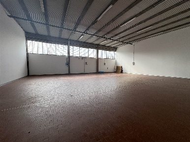 Foto Capannone industriale a Calenzano di 267 m² con 1 locali in affitto