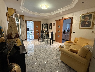 Foto Appartamento in Via Silvio Pellico 6, Salerno di 103 m² con 4 locali