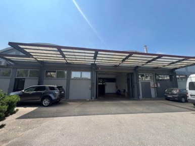 Foto Capannone industriale a Vanzaghello di 1300 m² in vendita