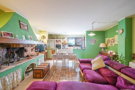 Foto Appartamento in Via Cairoli  66, Palo del Colle Centro di 180 m²