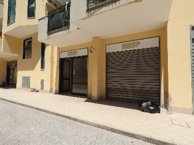 Foto Attività commerciale in viale Europa  87, San Prisco di 40 m²