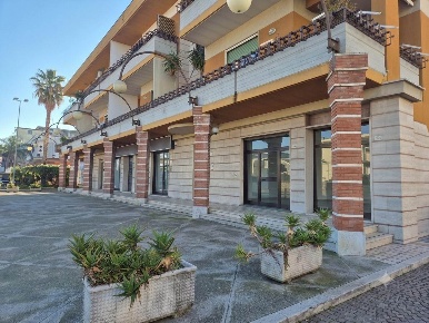 Foto Locale commerciale in Via Nazionale 463, Nocera Superiore Centro