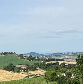 Foto Villa bifamiliare a Ancona Varano di 240 m² con 4 locali in vendita