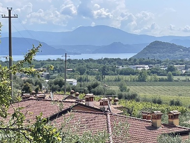 Foto Appartamento a Polpenazze del Garda Centro di 55 m² con 2 locali
