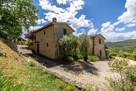 Foto Agriturismo a Casole d'Elsa di 961 m² con 35 locali in vendita