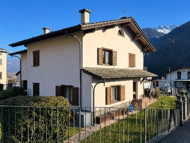 Foto Casa indipendente in Via Fiorenza, Ponte in Valtellina Casacce