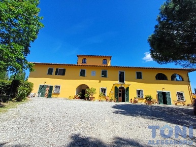 Foto Villa unifamiliare a Cerreto Guidi di 1000 m² con 25 locali in vendita