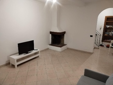 Foto Appartamento a Carrara Centro di 60 m² con 3 locali in affitto