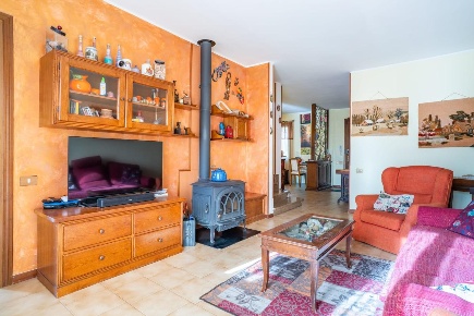 Foto Villa a schiera a Monteriggioni di 218 m² con 10 locali in vendita