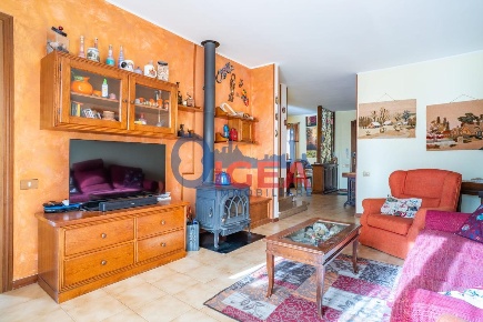 Foto Villa a schiera a Monteriggioni di 218 m² con 10 locali in vendita