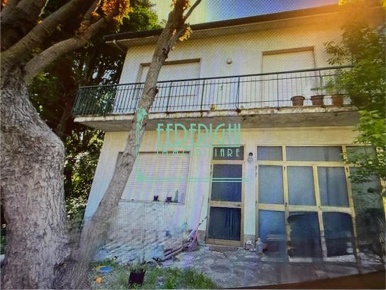 Foto Villa a schiera a Lucca San Filippo di 140 m² con 7 locali in vendita