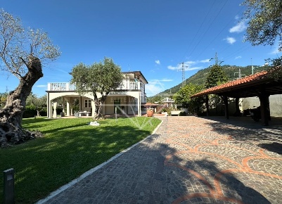 Foto Villa unifamiliare a Carrara Stadio, Sant'Antonio, Marasio di 350 m²