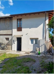 Foto Casa indipendente a Cassano Magnago di 115 m² con 5 locali in vendita