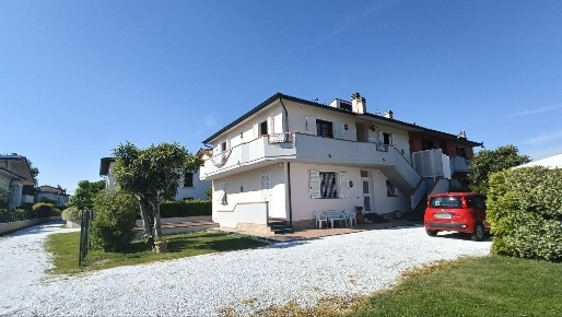 Foto Villa bifamiliare a Fucecchio Centro di 240 m² con 12 locali