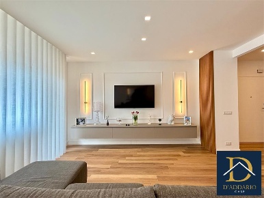 Foto Appartamento in Via Principe Amedeo, Taranto Borgo di 165 m²