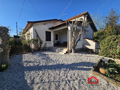 Foto Case semi ndipendenti a Lucca Caranna di 65 m² con 3 locali in affitto