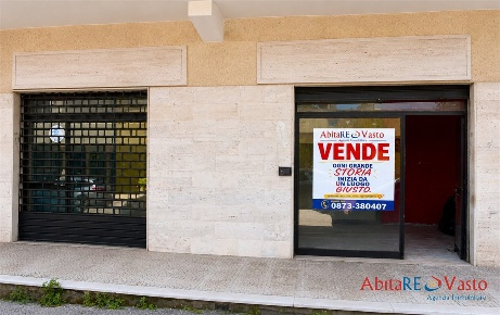 Foto Locale commerciale in Via Martiri della Libertà, Vasto di 95 m²
