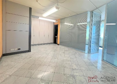 Foto Ufficio in Viale Tobino, Viareggio Terminetto - Migliarina di 65 m²