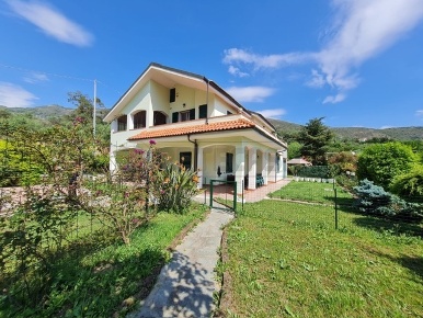 Foto Villa unifamiliare in Via Rivoire, Ceriale Centro di 580 m² in vendita