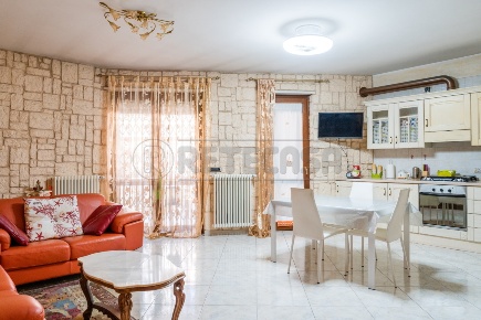 Foto Appartamento in Via Monte Calvario, Altamura di 125 m² con 3 locali