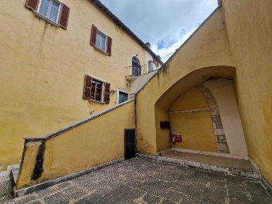 Foto Appartamento in Via Garibaldi, Amelia Centro di 180 m² con 5 locali