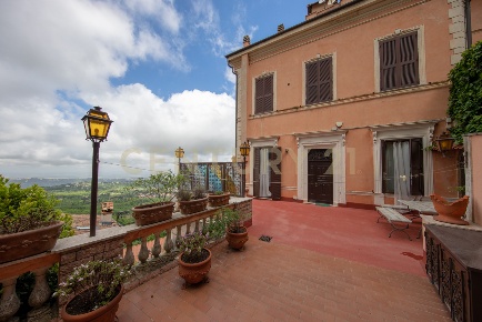 Foto Appartamento in Viale Madonna del Tufo 26, Rocca di Papa Centro
