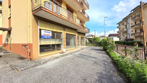 Foto Locale commerciale a Valdagno Centro di 130 m² con 1 locali in vendita