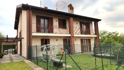 Foto Appartamento in Via Dante Alighieri, Castello di Brianza di 187 m²