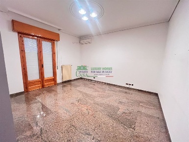 Foto Appartamento in Via Caravaggio, Comiso Centro di 130 m² con 5 locali
