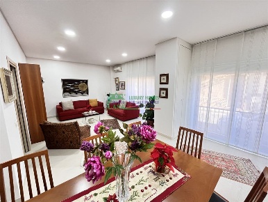 Foto Appartamento in Via Nazario Sauro, Comiso Centro di 80 m² con 3 locali