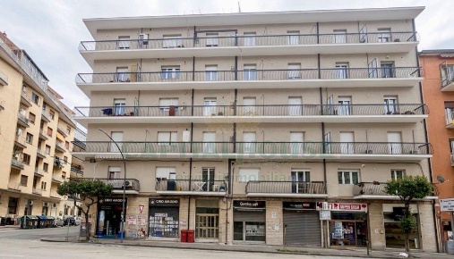 Foto Appartamento in Via Carducci, Avellino di 159 m² con 4 locali