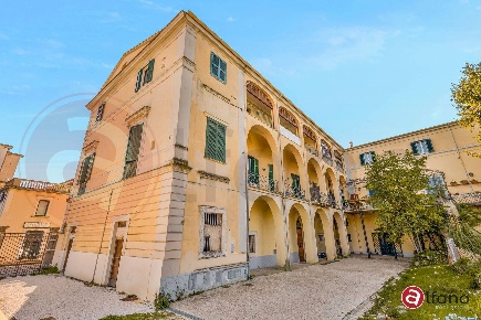 Foto Ufficio in Via Roma snc, Isola del Liri Centro di 319 m² in vendita