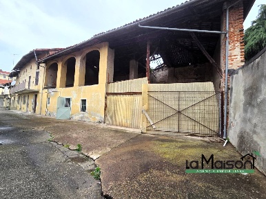 Foto Rustico in VIA TORINO 41, Santhià di 110 m² con 1 locali in vendita