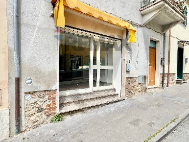 Foto Locale commerciale in Via Augusto Silvestrelli 23, Manziana di 50 m²