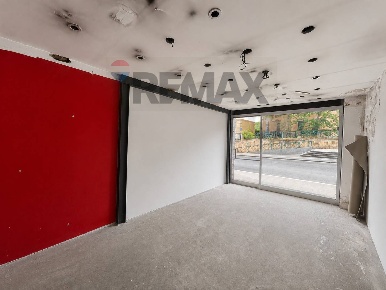 Foto Locale commerciale in Via Sertorio Quattromani 39, Cosenza di 62 m²