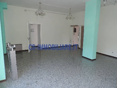 Foto Locale commerciale in Via Ancona, Potenza Centro di 81 m² con 1 locali