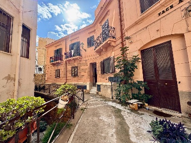 Foto Appartamento a Palermo Cassaro di 145 m² con 5 locali in vendita