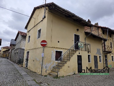 Foto Case semi ndipendenti in VIA TORINO 41, Santhià di 180 m² con 6 locali