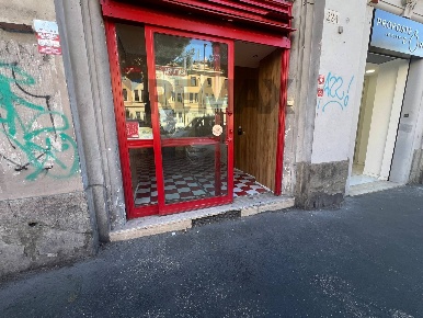 Foto Locale commerciale in Via Appia Nuova, Roma Re di Roma di 18 m²