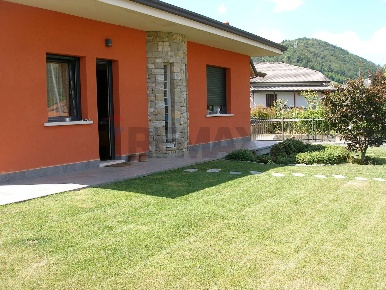 Foto Villa unifamiliare in VIA LONGONI 14, Palazzago Centro di 190 m²