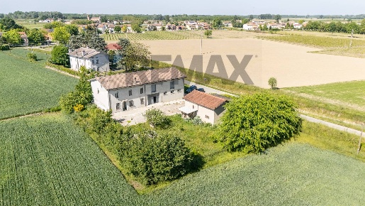 Foto Casa indipendente in VIA GEMINIOLO 40, Boretto di 240 m² con 6 locali