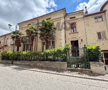 Foto Case semi ndipendenti in corso italia 22, Castelmauro di 270 m²