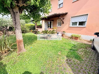Foto Appartamento in Via Castruccio Castracani, Pietrasanta di 70 m²