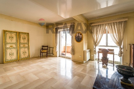 Foto Appartamento in Viale Delle Alpi 86, Palermo di 196 m² con 6 locali