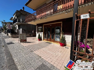 Foto Locale commerciale in Via CUNEO, Fondi Centro di 300 m² in vendita