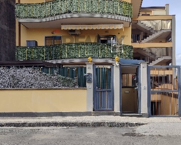 Foto Magazzino in Via Martiri di Via Fani 58, Misterbianco Centro di 223 m²